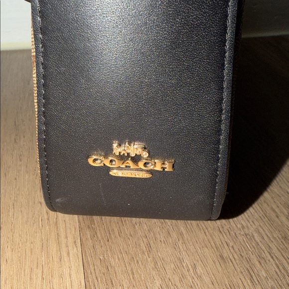 Coach Purse - Picture 5 of 9